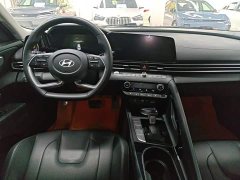 Hyundai Elantra 2023 1.5L CVT Luxury - ფოტო 10