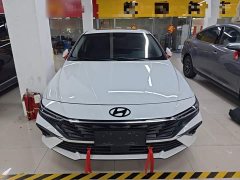 Hyundai Elantra 2023 1.5L CVT Luxury - ფოტო 3