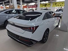 Hyundai Elantra 2023 1.5L CVT Luxury - ფოტო 7