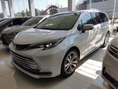 Toyota Sienna 2021 2.5L Hybrid Platinum Edition - ფოტო 1