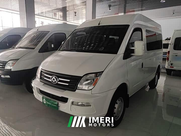 New Journey Xintu V80 2.0T Manual Classic Aoyun Power Edition Short Wheelbase Mid-roof 5/6 Seater