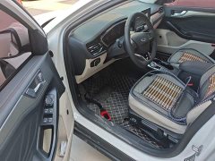 Ford Focus Sedan EcoBoost 180 Automatic Trend - ფოტო 16