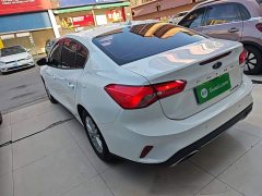 Ford Focus Sedan EcoBoost 180 Automatic Trend - ფოტო 5
