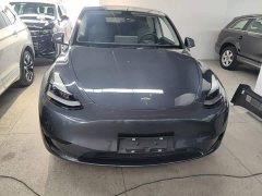 Tesla Model Y Rear-Wheel Drive - ფოტო 3