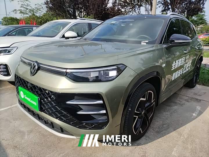 Volkswagen Taos L 380TSI AWD Luxury