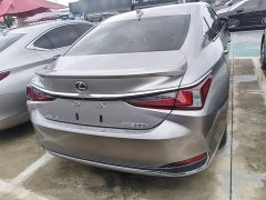 Lexus ES 2020 300h Excellence - ფოტო 6