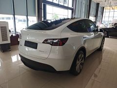 Tesla Model Y Rear-Wheel Drive - ფოტო 7