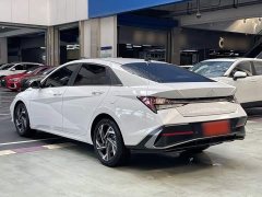 Hyundai Elantra 2023 1.5L CVT Luxury - ფოტო 11