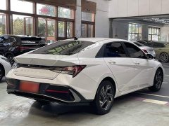 Hyundai Elantra 2023 1.5L CVT Luxury - ფოტო 14
