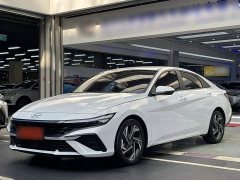Hyundai Elantra 2023 1.5L CVT Luxury - ფოტო 2