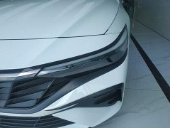 Hyundai Elantra 2023 1.5L CVT Luxury - ფოტო 3