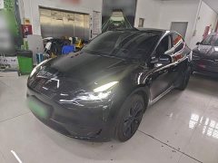 Tesla Model Y Rear-Wheel Drive - ფოტო 2
