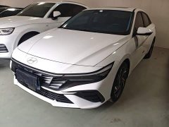 Hyundai Elantra 2023 1.5L CVT Luxury - ფოტო 1
