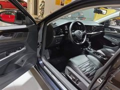Volkswagen Passat 330TSI Elite - ფოტო 16