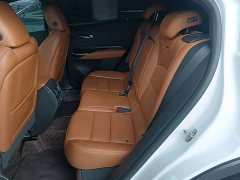 Cadillac XT4 28T FWD Luxury - ფოტო 17