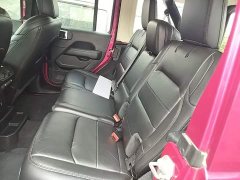 Jeep Wrangler 2022 2.0T High Altitude Bahama Beach Pink Special Edition - ფოტო 17