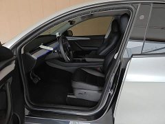 Tesla Model Y Rear-Wheel Drive - ფოტო 16