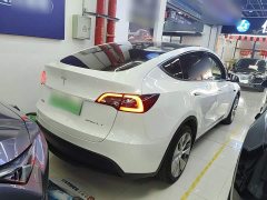 Tesla Model Y Rear-Wheel Drive - ფოტო 7