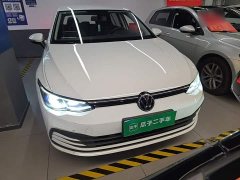 Volkswagen Golf 200TSI DSG - ფოტო 3