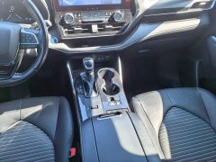 Toyota Crown Venza 2.5L HEV AWD Premium - ფოტო 15