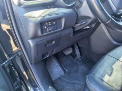 Toyota Crown Venza 2.5L HEV AWD Premium - ფოტო 2