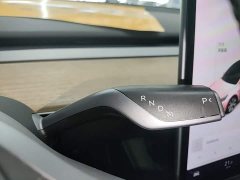 Tesla Model Y Standard Range RWD - ფოტო 14