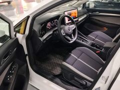 Volkswagen Golf 300TSI Pro - ფოტო 16