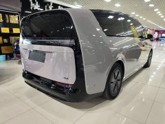 Li Auto Li Xiang MEGA Ultra - ფოტო 7