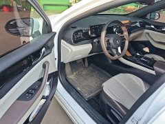 BYD Qin PLUS Glory Edition DM-i 55KM Leading - ფოტო 16
