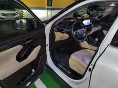 Toyota Highlander Hybrid 2.5L AWD Premium 7-Seater - ფოტო 14