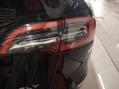Tesla Model Y Rear-Wheel Drive - ფოტო 8