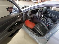 Hyundai Elantra 1.5L CVT Luxury - ფოტო 16