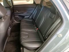Hyundai Elantra 1.5L CVT Luxury - ფოტო 17