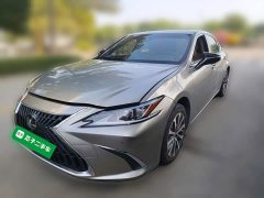 Lexus ES 200 Excellence Edition - ფოტო 1