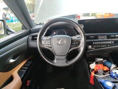 Lexus ES 200 Excellence Edition - ფოტო 3