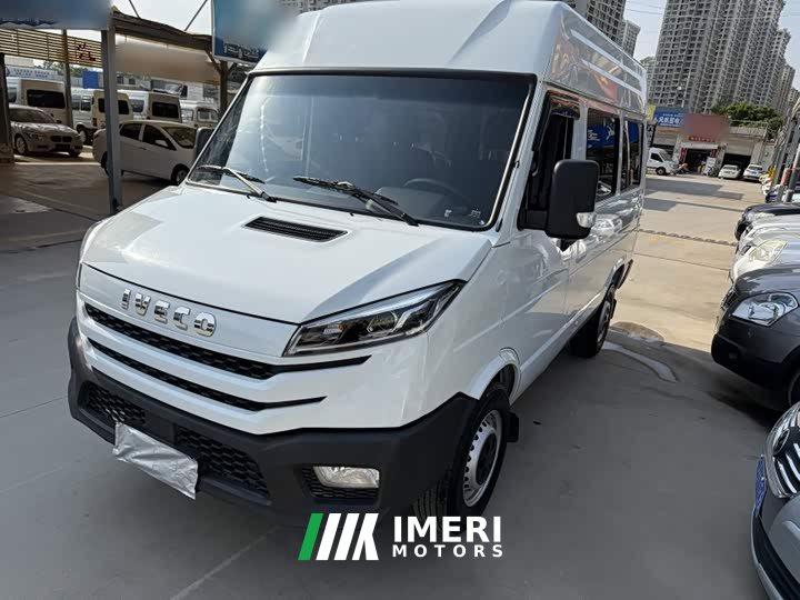 Iveco Daily 2.5T A35M1 Short Wheelbase Low Roof Single Tire Side Sliding Door 5-9 Seater