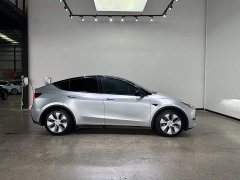 Tesla Model Y Rear-Wheel Drive - ფოტო 6
