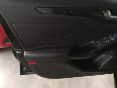 Ford Focus Hatchback EcoBoost 180 Automatic ST Line - ფოტო 14