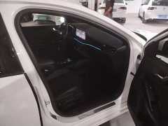 Ford Focus Hatchback EcoBoost 180 Automatic ST Line - ფოტო 17