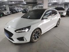 Ford Focus Hatchback EcoBoost 180 Automatic ST Line - ფოტო 2