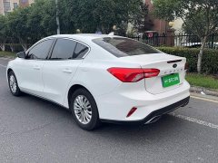 Ford Focus Sedan EcoBoost 180 Automatic Trend - ფოტო 14