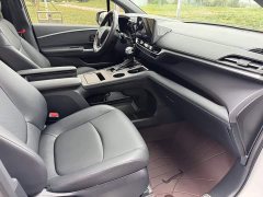 Toyota Gravia 2.5L Hybrid Luxury - ფოტო 17