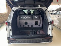 Toyota Gravia 2.5L Hybrid Luxury - ფოტო 8