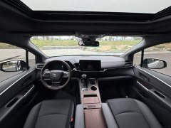 Toyota Gravia 2.5L Hybrid Luxury - ფოტო 9