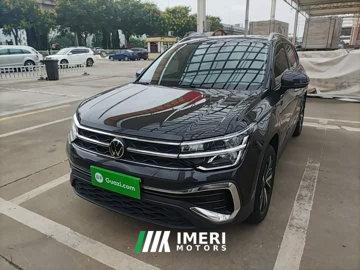 Volkswagen Touareg 300TSI Two-Wheel Drive Moonlight Edition