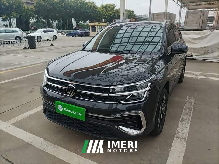 Volkswagen Touareg 300TSI Two-Wheel Drive Moonlight Edition