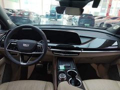 Cadillac XT5 2025 2.0T Luxury - ფოტო 15