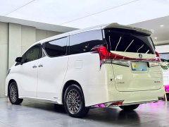Lexus LM 2020 300h Four-Seat Royal Edition - ფოტო 9