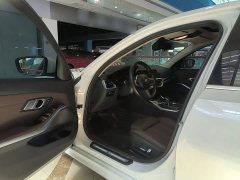 BMW 3 Series 325Li M Sport Package - ფოტო 12