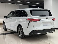 Toyota Sienna 2.5L Hybrid AWD Premium Edition - ფოტო 10